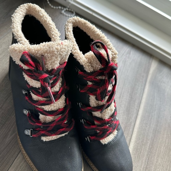 Dr Scholls BE ENERGIZED FOAM Technology Women's Black and Red Lace-Up Boots - Picture 3 of 13